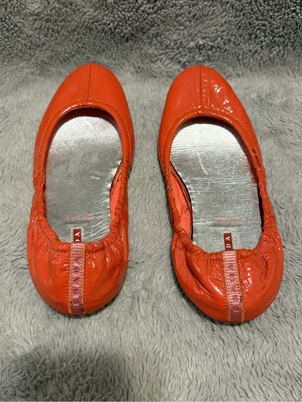 Prada Ballet Flats Womens 36.5 US 6.5 Orange Patent Leather Scrunch Slip Ons - Picture 5 of 13